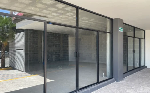 Local en renta de 50 m2 dentro de plaza comercial en Querétaro